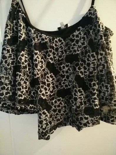 New Look Cropped Black Floral top