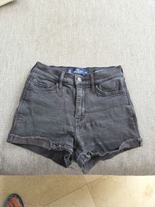 Hollister girls shorts age 12-15 approx, waist 23