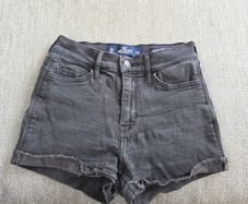 Hollister girls shorts age 12-15 approx, waist 23