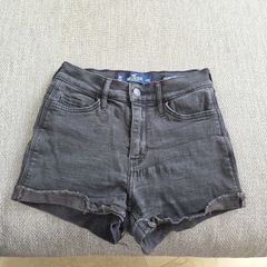 Hollister girls shorts age 12-15 approx, waist 23