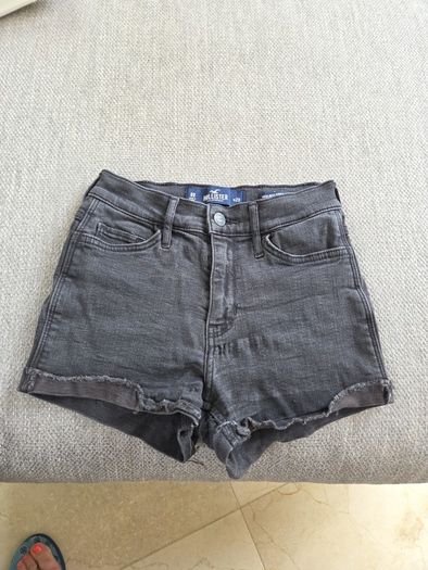 Hollister girls shorts age 12-15 approx, waist 23