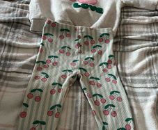 Girls two piece 9/12 mths new never worn