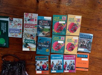Junior Cycle books English, Spanish, History, Geography, Science, Maths, Irish, Home Economics, Business, Applied Technology