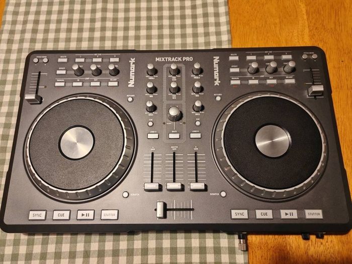 Numark Mixtrack Pro