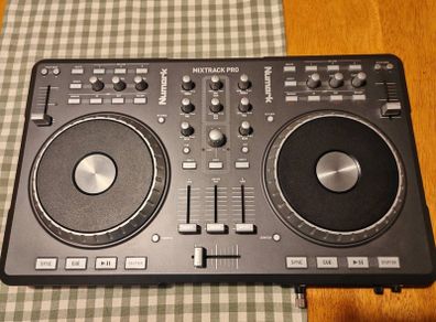 Numark Mixtrack Pro