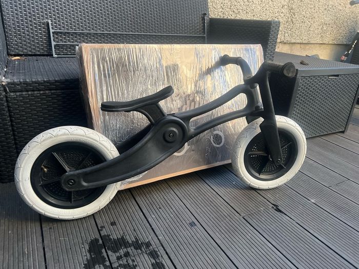 Wishbone balance bike