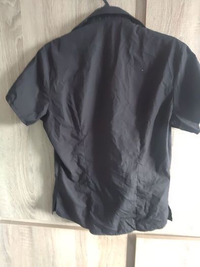 Black shirt size fits sm