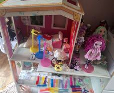 Rainbow High Doll House and Car bundle