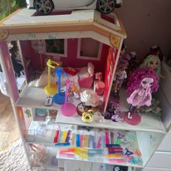 Rainbow High Doll House and Car bundle