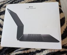 iPad M5 / M4 Magic Keyboard 13 inch (Read Description)
