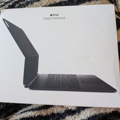 iPad M5 / M4 Magic Keyboard 13 inch (Read Description)