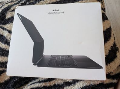 iPad M5 / M4 Magic Keyboard 13 inch (Read Description)