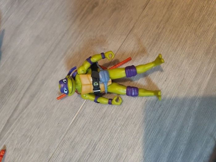 TMNT Mutant Mayhem - Van and figures