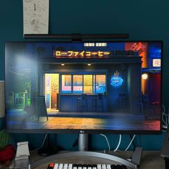 LG Ultrafine 32UL950-W 32 Inch 5ms 60Hz UHD 4K Monitor, Thunderbolt 3, Silver