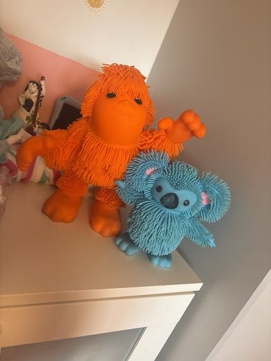 Jiggle pet toys