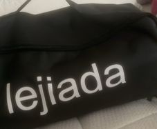 Projector Screen 200 x 190 cm with tripod and bag! Ideal for inside and outside usage