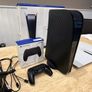 PS5 Disc Edition 825GB - Black and White Plates Image 2