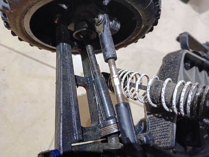 Upgraded traxxas slash 4x4 VXL + loads of spares