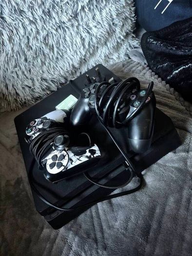 PS4 console, 2 remote controls, power supply, charger & Hdmi - ready to go perfect condition