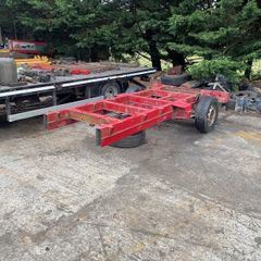 Trailer chassis and axle