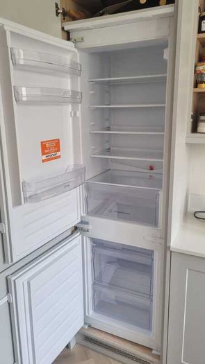 Oven, fridge, induction hob and cooker hood