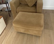armchair & puff