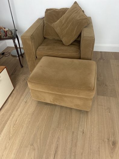 armchair & puff