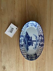 Porcelain trinket dish
