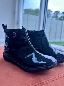 Girls boots