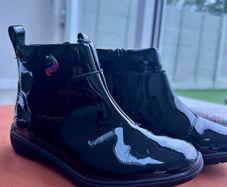 Girls boots