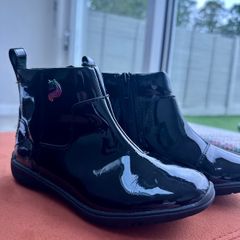 Girls boots