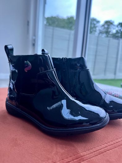 Girls boots