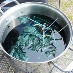Dyeing stainless steel pots