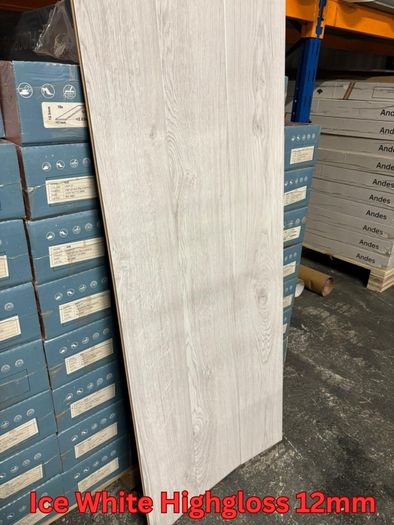 New Laminated Flooring Ac4 Rated Free Delivery
