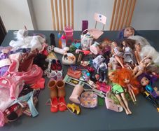 Collection of dolls,clothes and accessories
