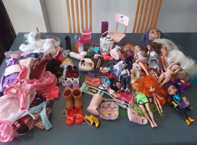 Collection of dolls,clothes and accessories