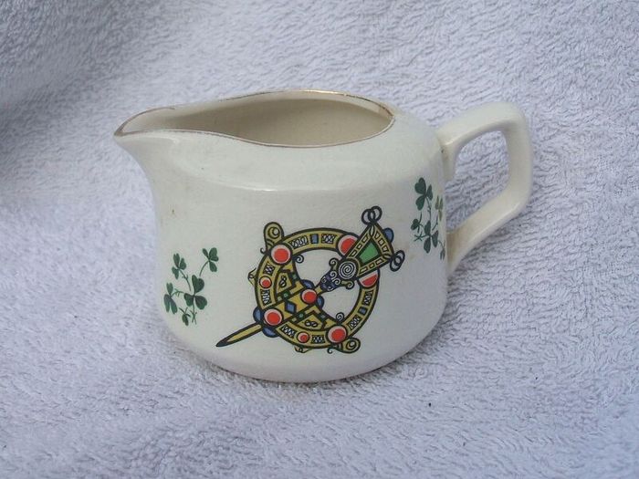 TARA BROOCH pattern (Carrigaline Pottery, Cork) - a vintage creamer jug (c.1970s)