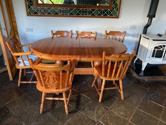 Table and chair -pine