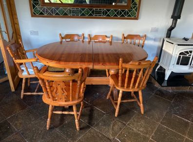 Table and chair -pine