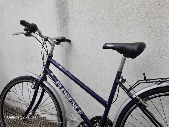 Step-through hybrid / city bike