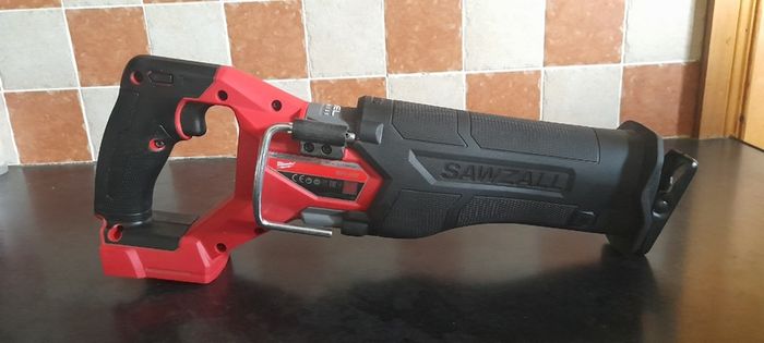 Milwaukee m18 fuel saber saw