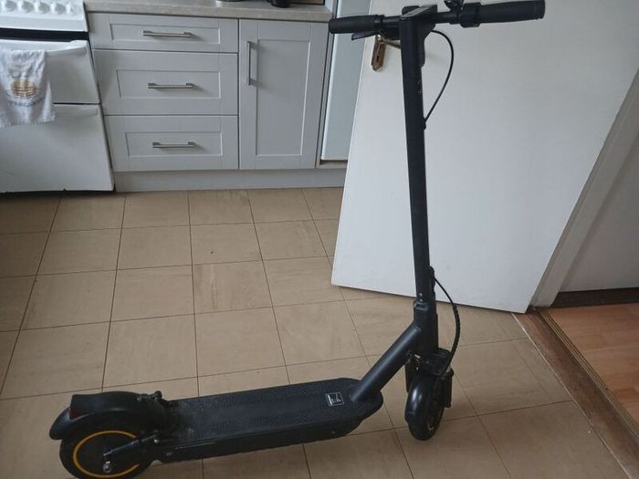 E Scooter (Aovo Pro)