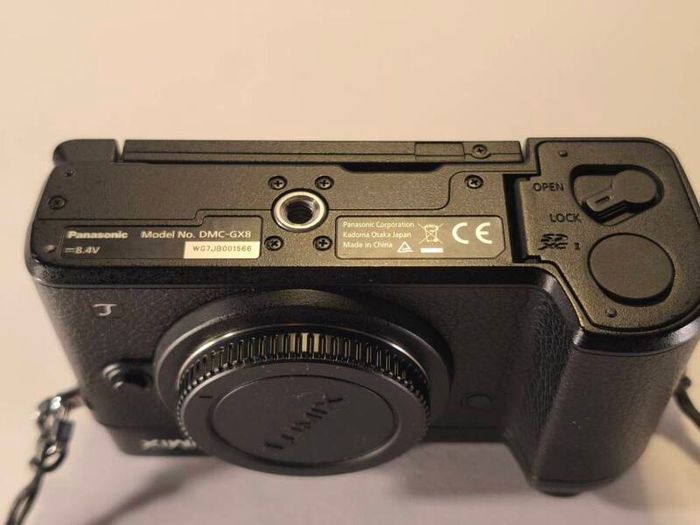 Lumix GX8