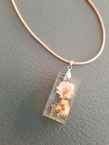 Dried flower pendant