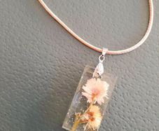 Dried flower pendant