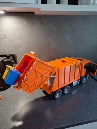 Garbage Truck