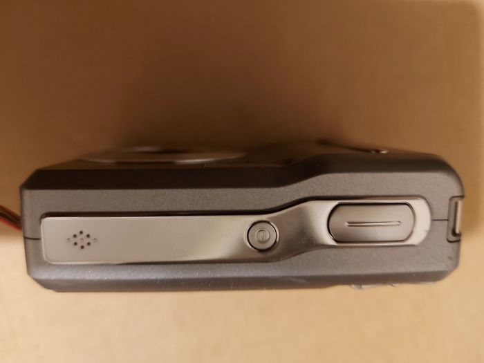 PENTAX 7 Megapixels Digital Camera, takes 2 AA Batterys, works fine, in very good cosmetic condition