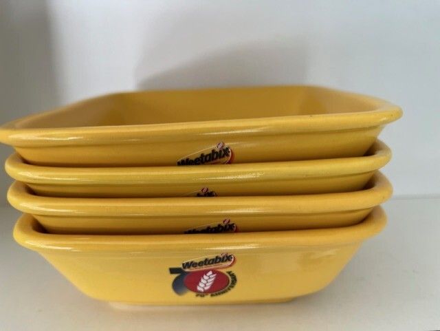 4 x Weetabix 70th Anniversary And 1 x Cornflakes Cereal Bowls. In Excellent Condition Total 6 cereal Bowls