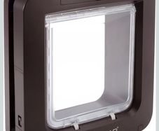 Microchip cat flap