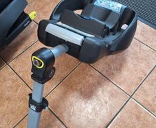 Infant Maxi Cosi Car Seat with two isofix bases